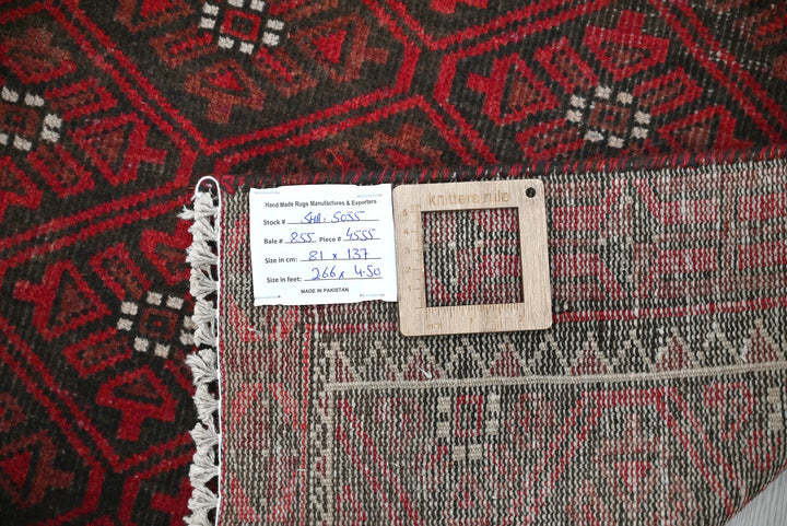 red Accent rug 2' 8" x 4' 6"