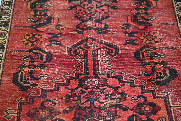 red Accent rug 2' 8" x 6' 0"