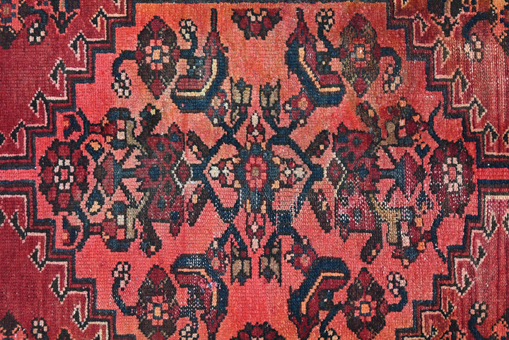 red Accent rug 2' 8" x 6' 0"