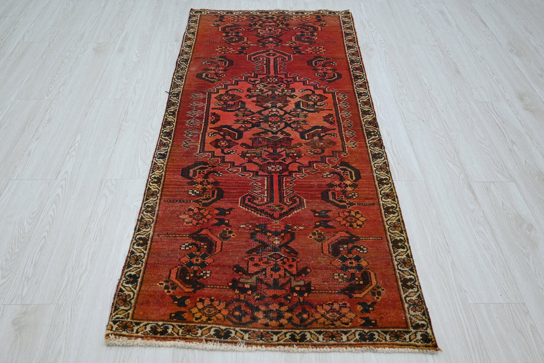 red Accent rug 2' 8" x 6' 0"