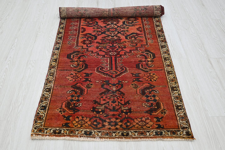 red Accent rug 2' 8" x 6' 0"