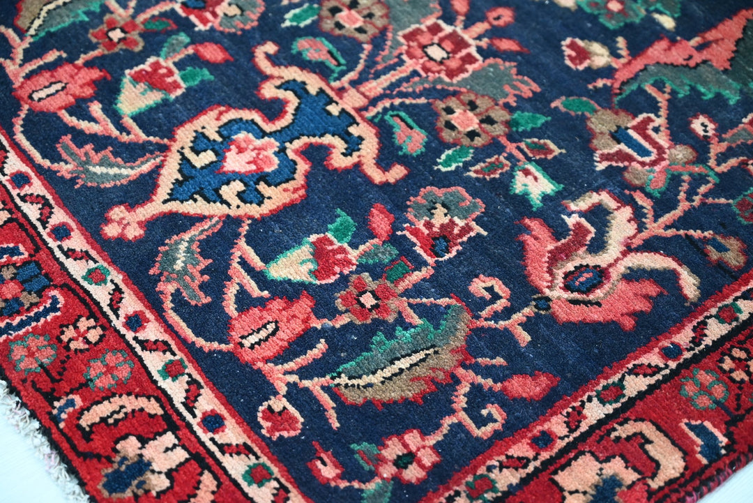 blue Accent rug 2' 8" x 3' 10"