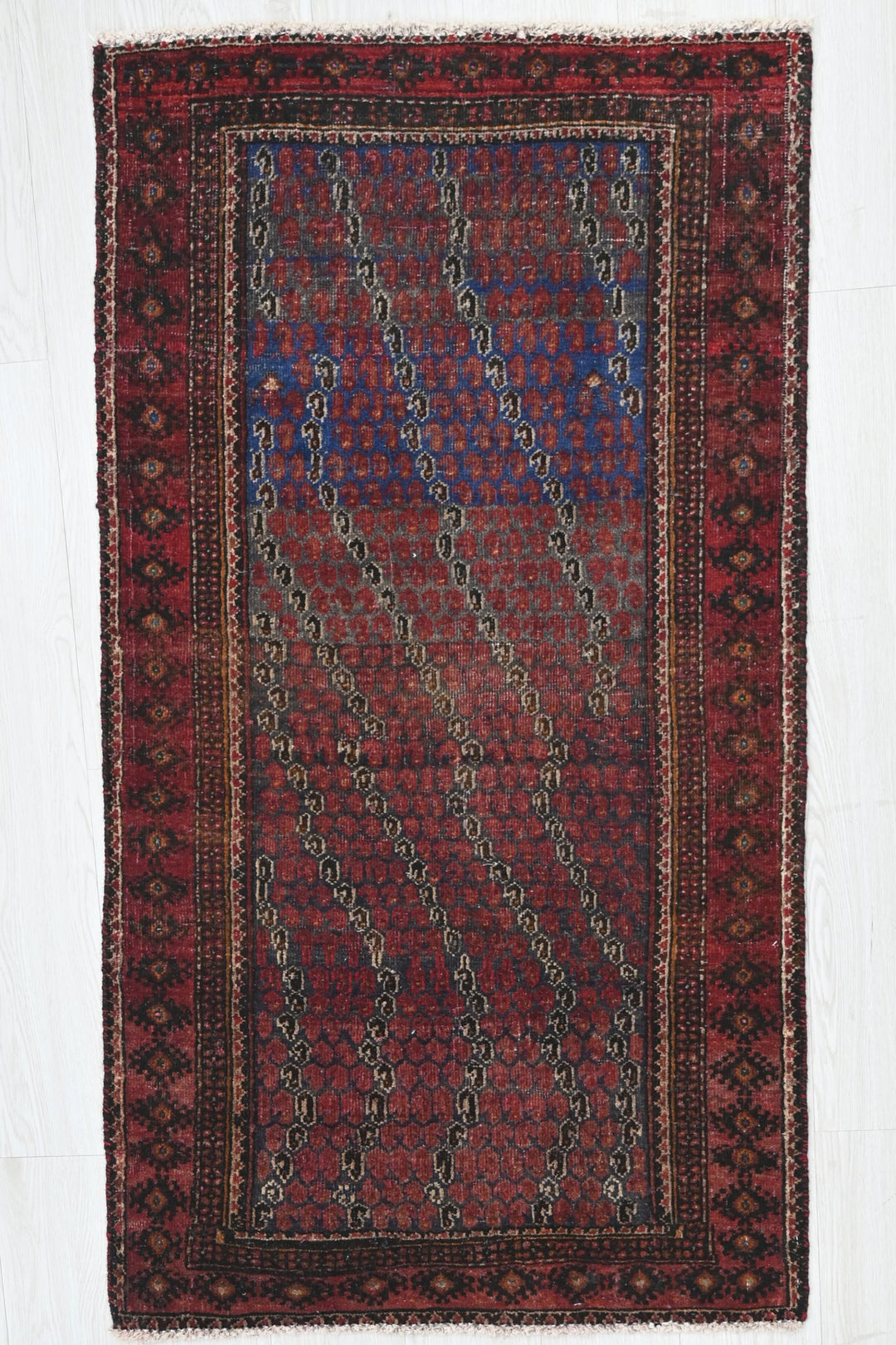 red Runner rug 2' 5" x 4' 8"