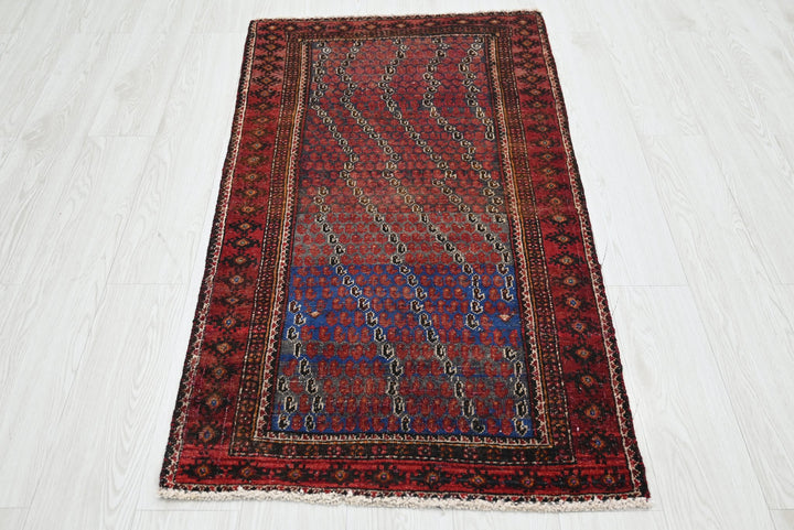 red Runner rug 2' 5" x 4' 8"