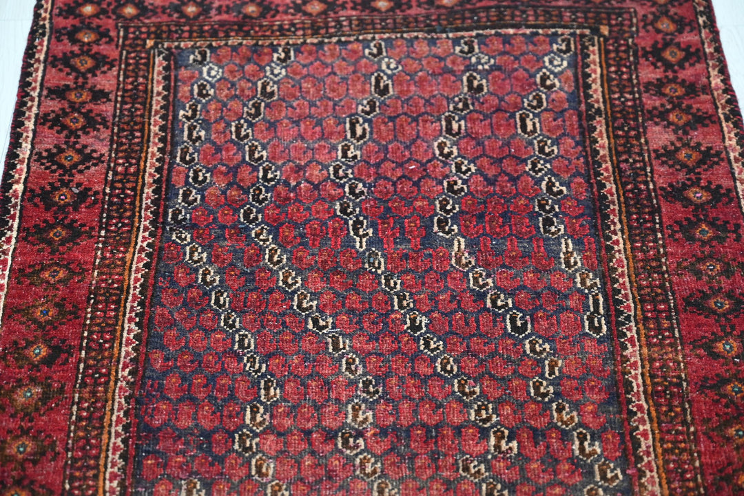 red Runner rug 2' 5" x 4' 8"