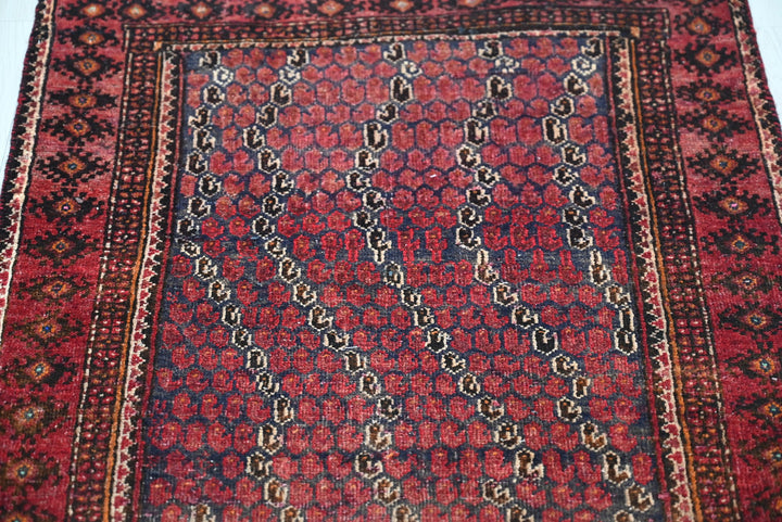 red Runner rug 2' 5" x 4' 8"
