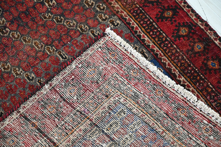 red Runner rug 2' 5" x 4' 8"