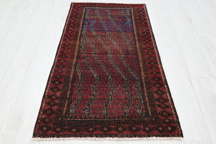 red Runner rug 2' 5" x 4' 8"