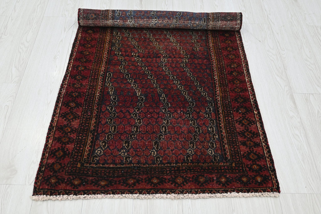 red Runner rug 2' 5" x 4' 8"