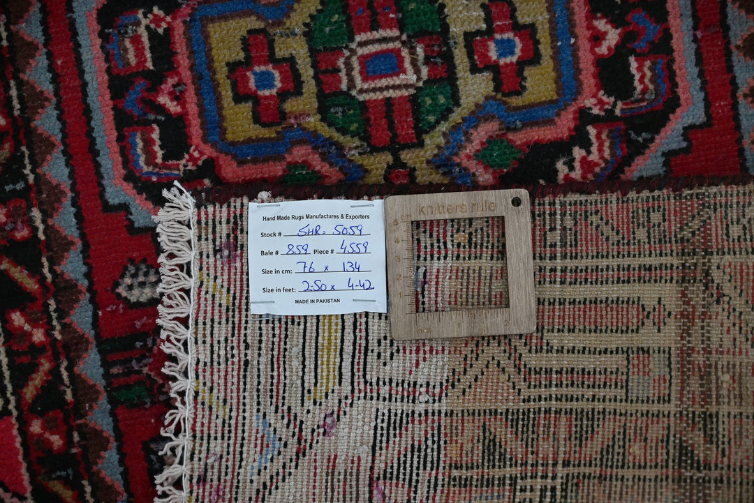 red Accent rug 2' 6" x 4' 5"