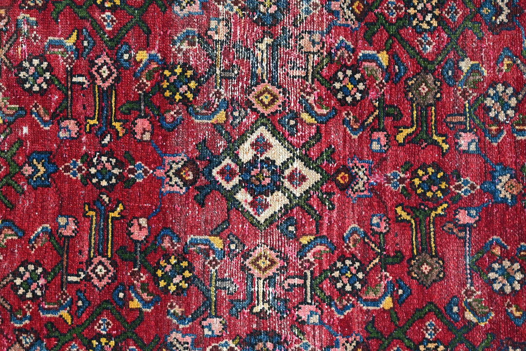red Accent rug 2' 9" x 4' 1"