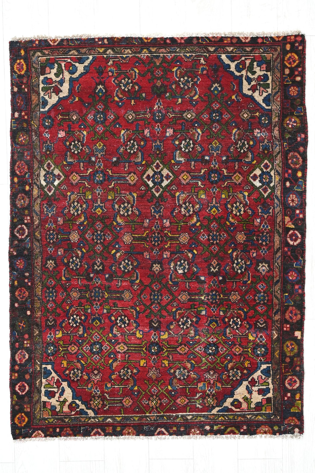 red Accent rug 3' 3" x 4' 8"