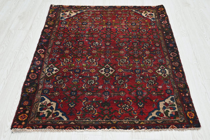 red Accent rug 3' 3" x 4' 8"