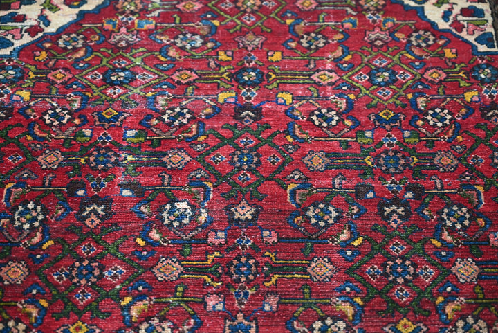 red Accent rug 3' 3" x 4' 8"