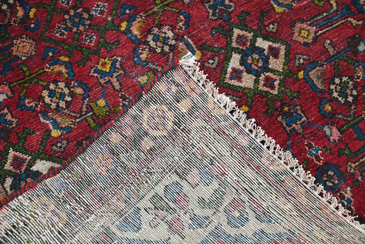 red Accent rug 3' 3" x 4' 8"