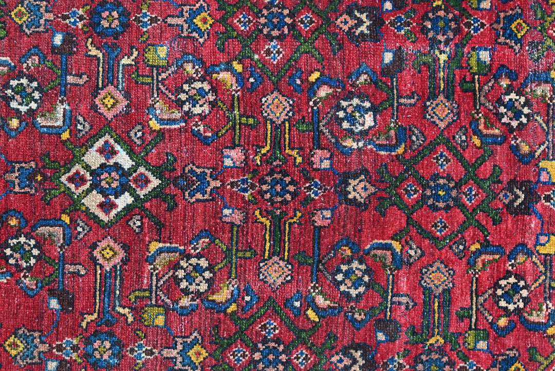 red Accent rug 3' 3" x 4' 8"