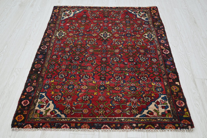 red Accent rug 3' 3" x 4' 8"