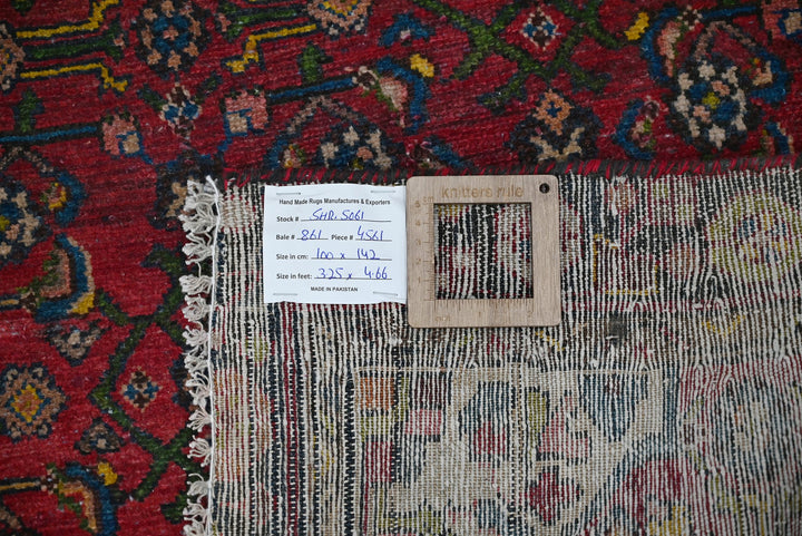 red Accent rug 3' 3" x 4' 8"