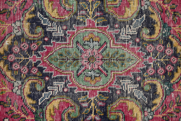 red Accent rug 3' 1" x 4' 9"
