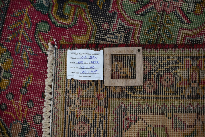 red Accent rug 3' 1" x 4' 9"