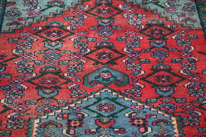 red Accent rug 3' 0" x 5' 8"