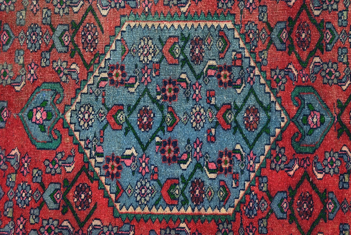 red Accent rug 3' 0" x 5' 8"