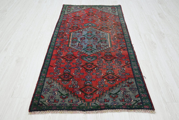 red Accent rug 3' 0" x 5' 8"
