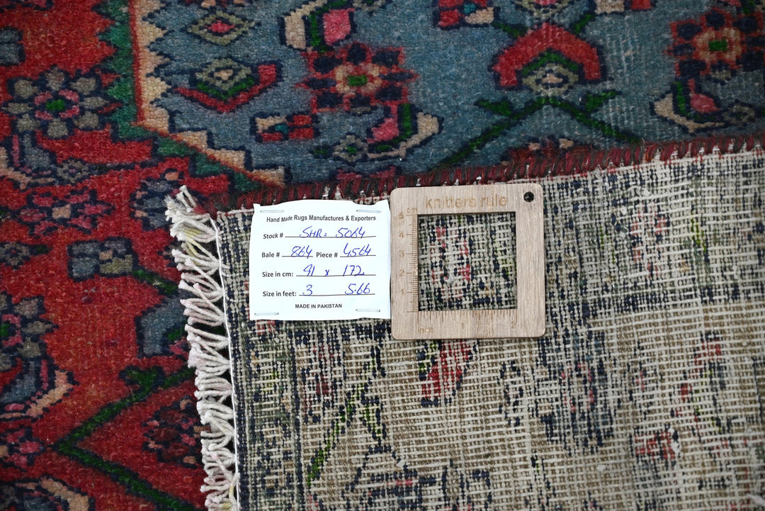 red Accent rug 3' 0" x 5' 8"