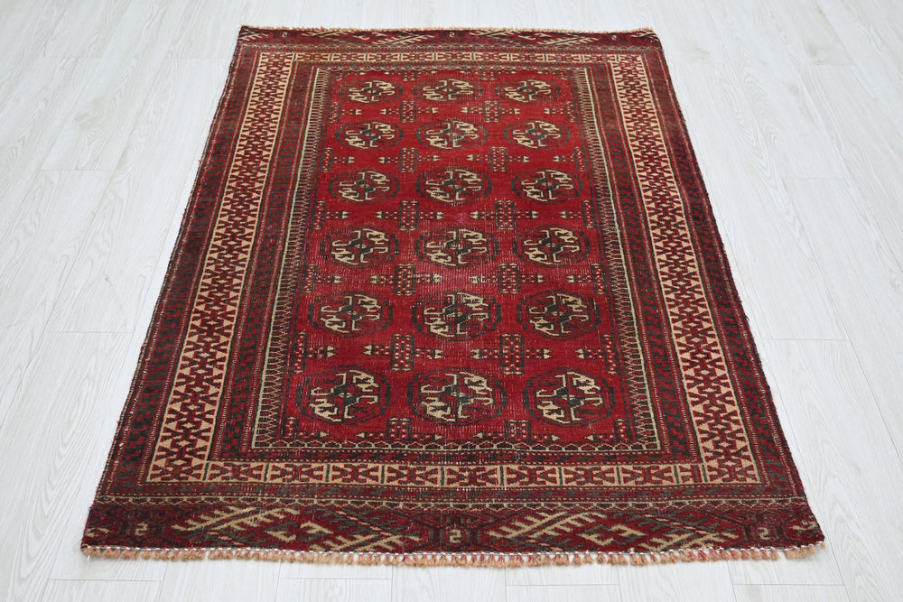 red Accent rug 3' 4" x 4' 10"