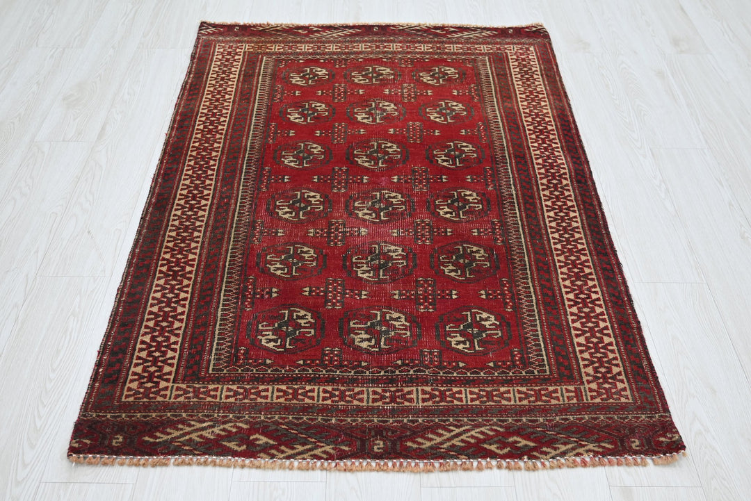 red Accent rug 3' 4" x 4' 10"