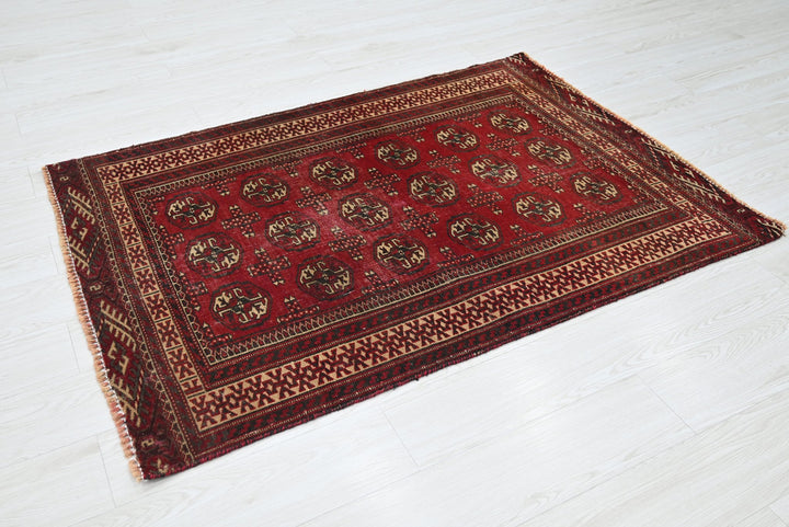 red Accent rug 3' 4" x 4' 10"