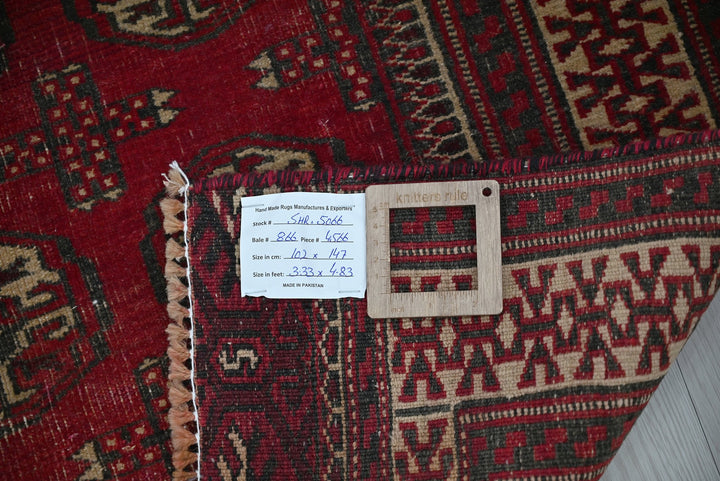 red Accent rug 3' 4" x 4' 10"