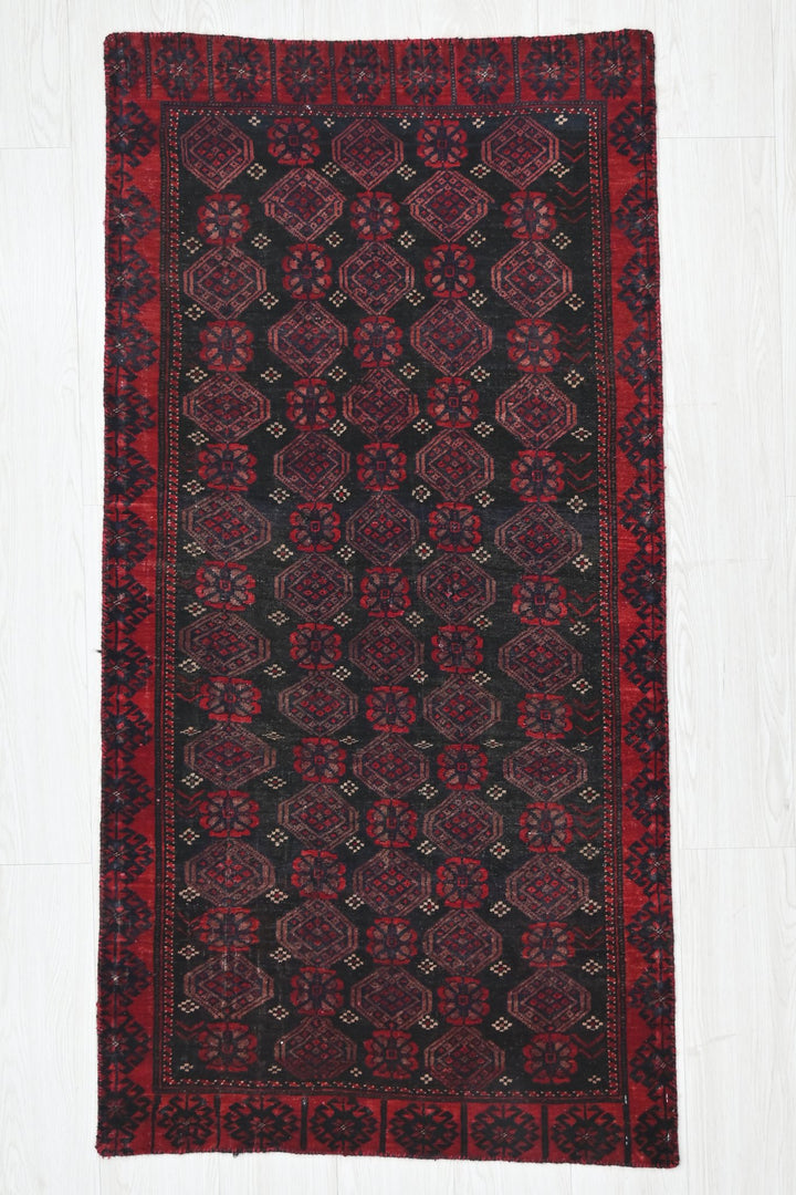 black Runner rug 2' 5" x 4' 8"