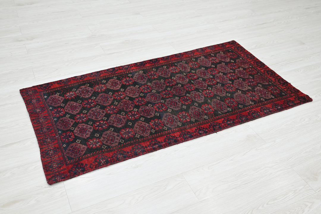 black Runner rug 2' 5" x 4' 8"
