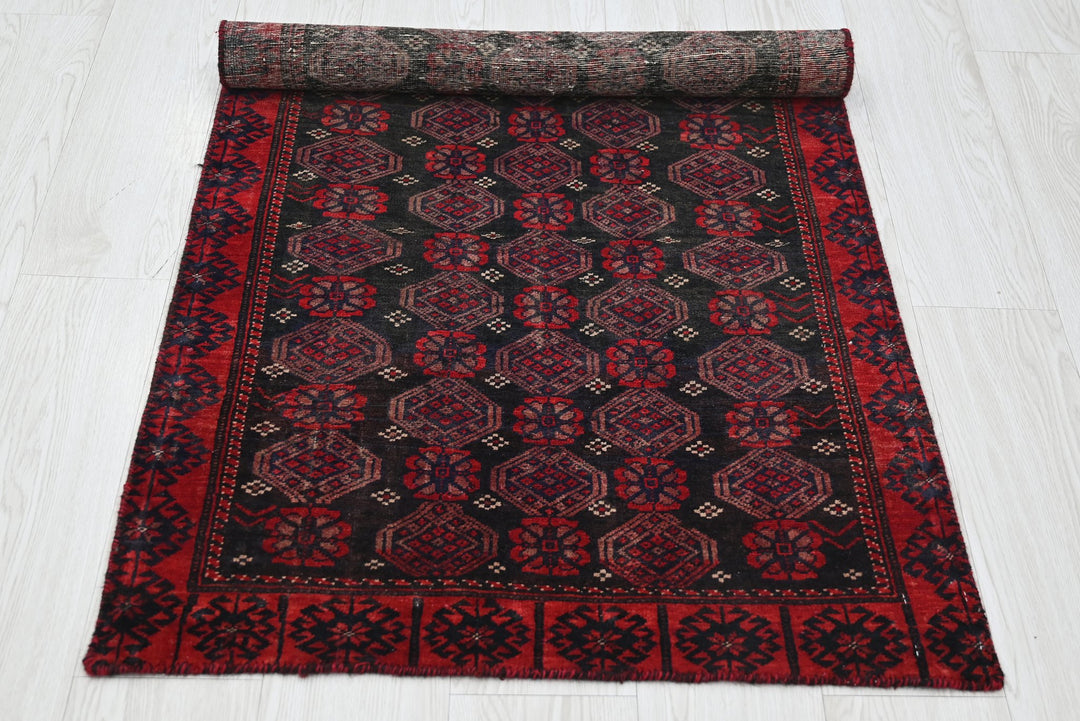 black Runner rug 2' 5" x 4' 8"