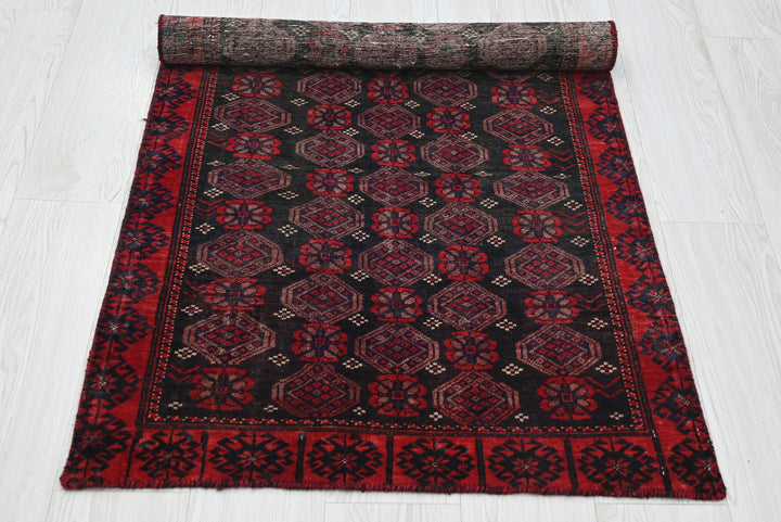 black Runner rug 2' 5" x 4' 8"