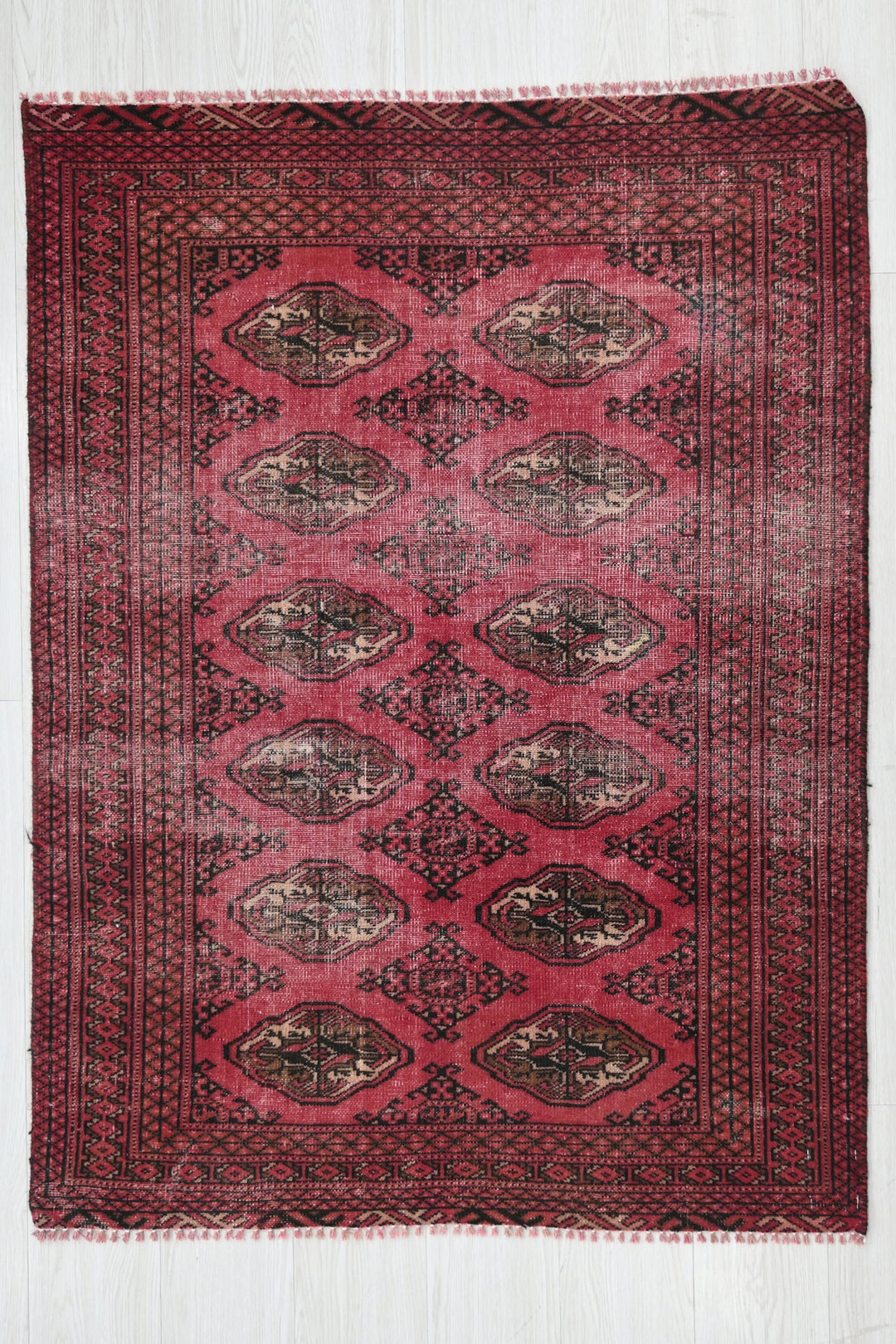 red Accent rug 3' 2" x 4' 1"