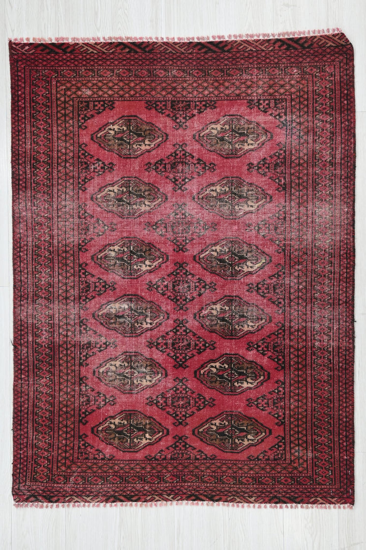 red Accent rug 3' 2" x 4' 1"