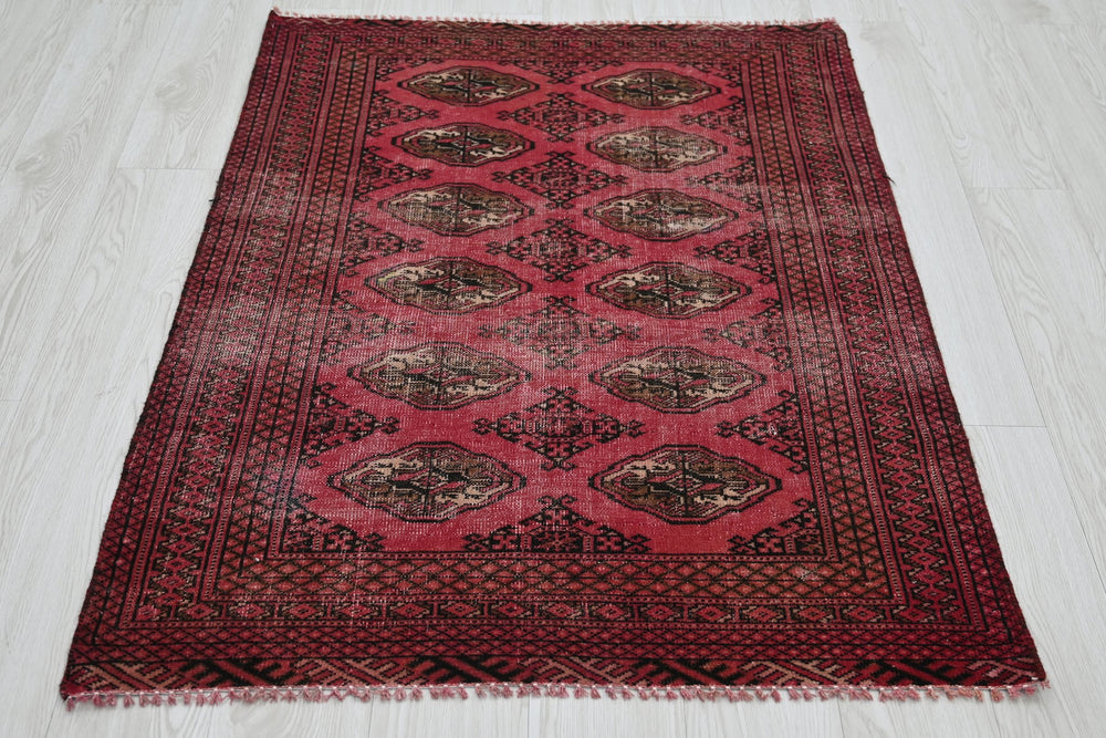 red Accent rug 3' 2" x 4' 1"