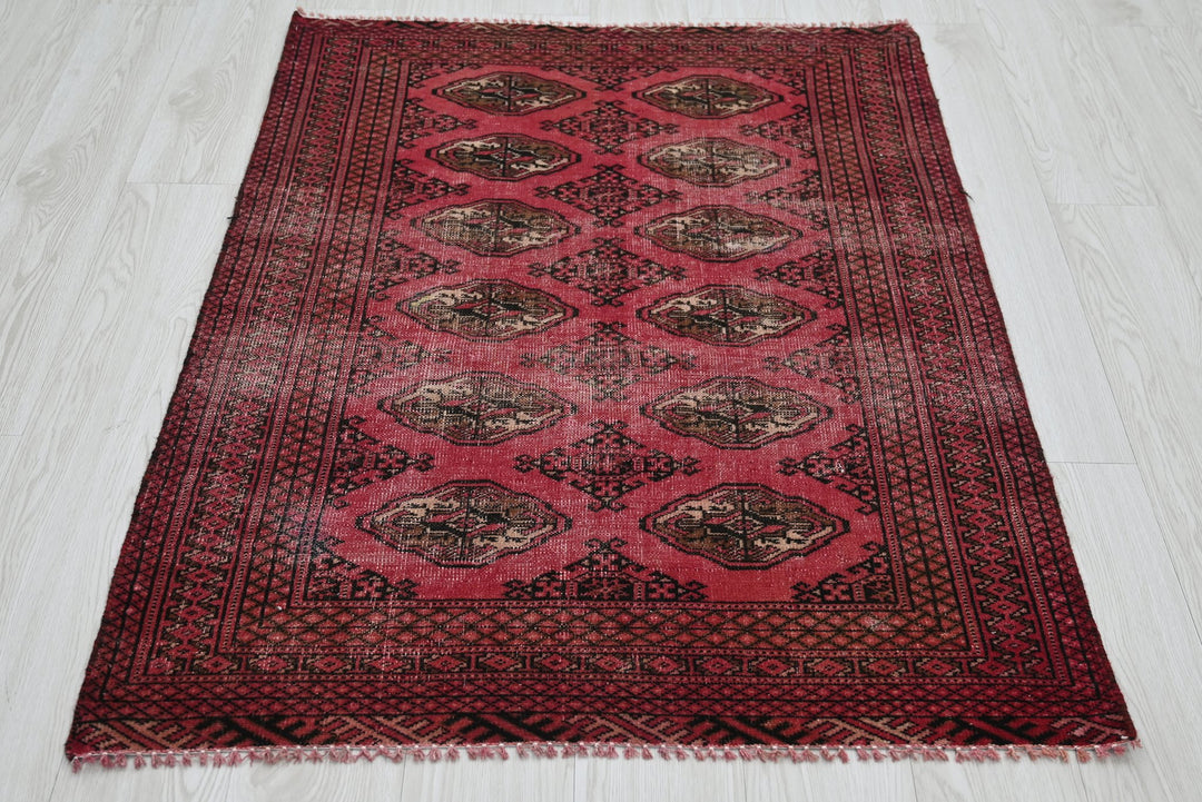 red Accent rug 3' 2" x 4' 1"