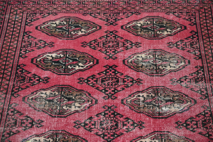 red Accent rug 3' 2" x 4' 1"