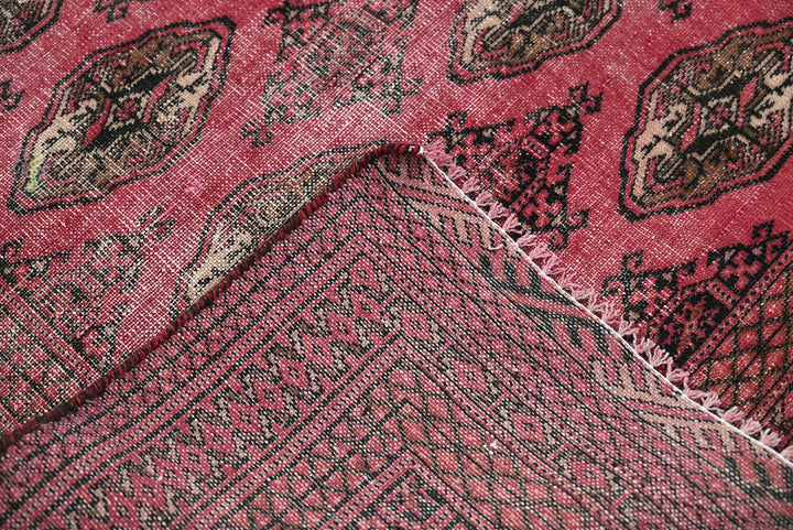 red Accent rug 3' 2" x 4' 1"