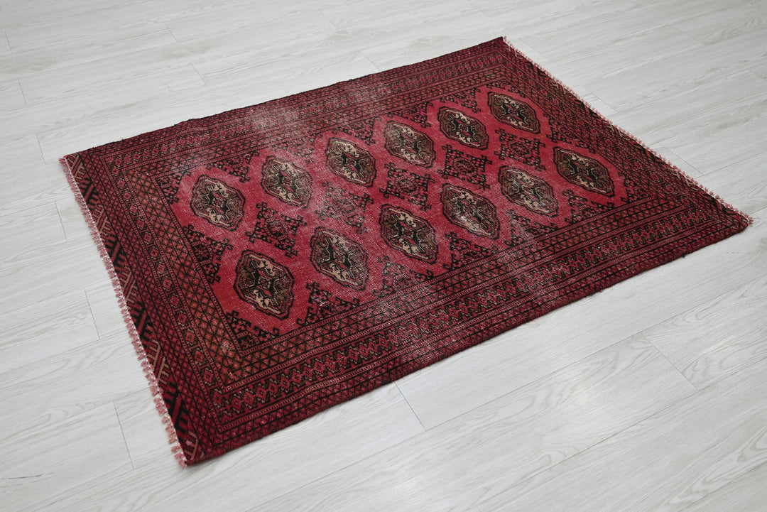 red Accent rug 3' 2" x 4' 1"