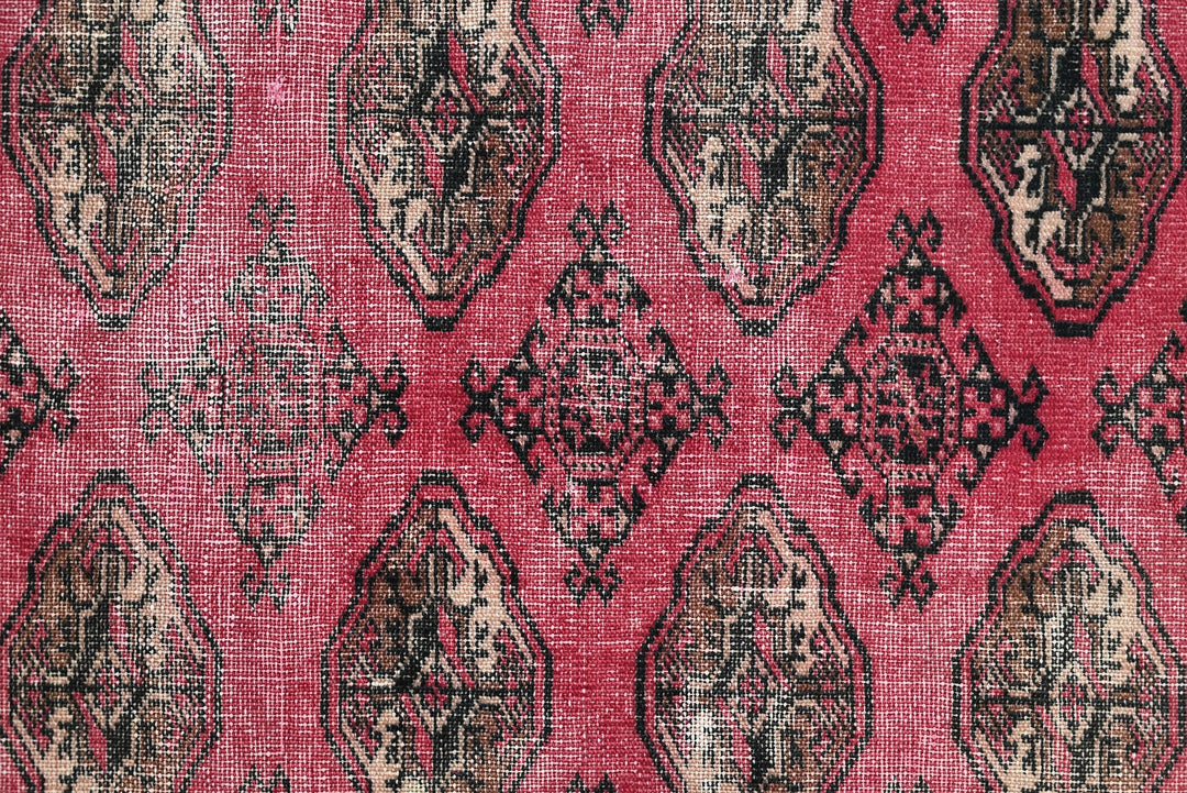 red Accent rug 3' 2" x 4' 1"