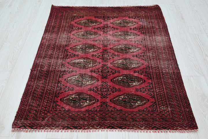 red Accent rug 3' 2" x 4' 1"