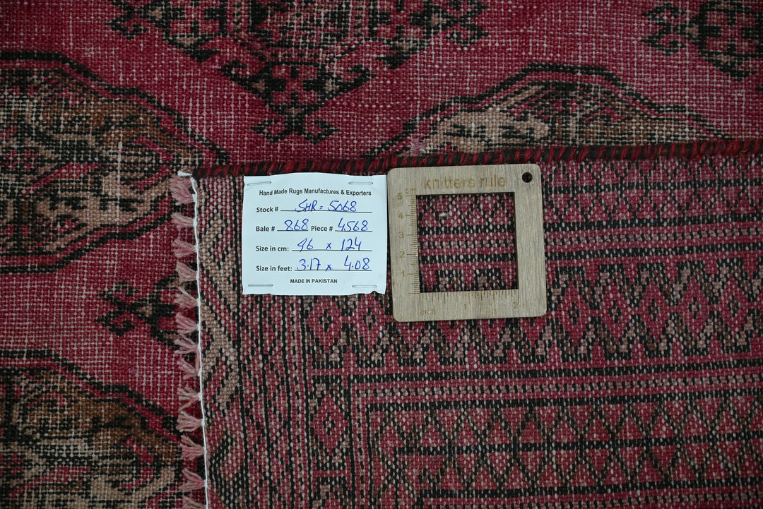 red Accent rug 3' 2" x 4' 1"