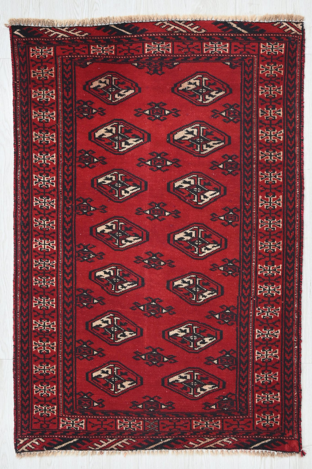 red Accent rug 2' 11" x 4' 2"