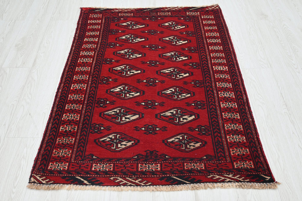 red Accent rug 2' 11" x 4' 2"