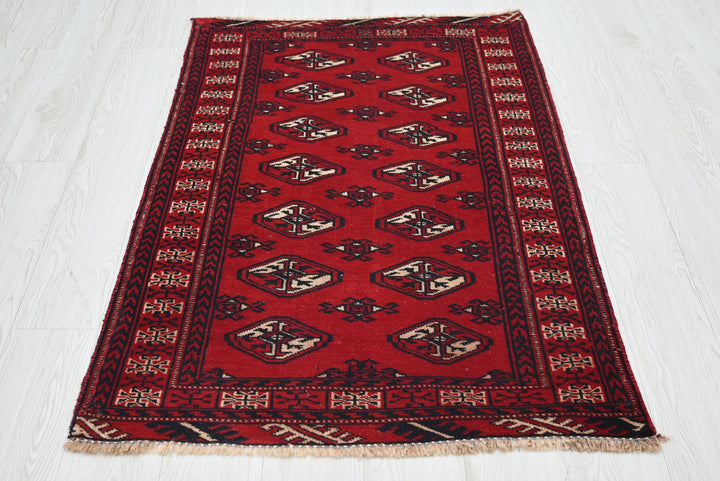 red Accent rug 2' 11" x 4' 2"