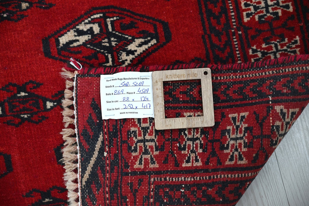 red Accent rug 2' 11" x 4' 2"